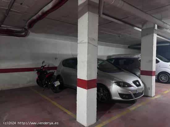 PARKING AMPLIO EN C/ CIPRES - MALAGA