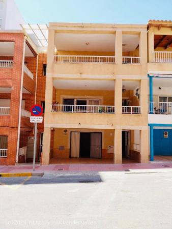 Amplia vivienda en una planta completa, con garaje privado incluido. - ALICANTE