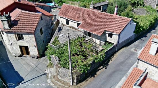 Encantadora casa de piedra en Catoira para reformar - PONTEVEDRA