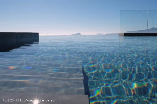 Lujosa Villa de Estilo Ibicenco con Vistas al Mar en Cumbre del Sol, Benitachell - ALICANTE