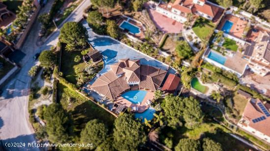 Villa Oasis, única y lujosa en 1 sola planta en Pinos de Alhaurín, 2 piscinas, 5 dormitorios+casit