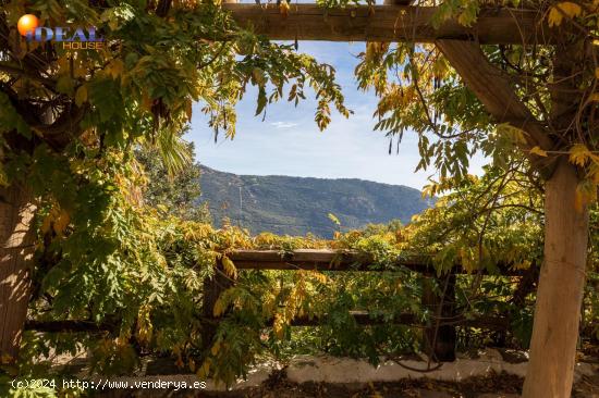 Cortijo en el valle del Poqueira con impresionantes vistas - GRANADA