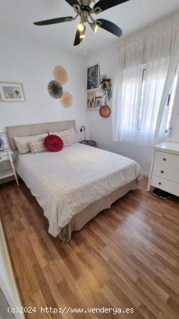 Chalet independiente en una res cerrada con piscina comunitaria!!! - ALICANTE