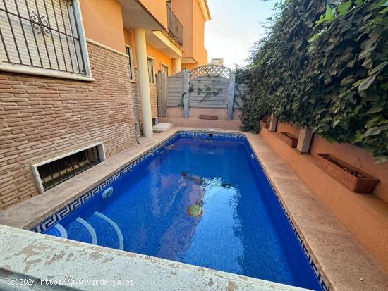 DUPLEX FRENTE AL MAR, EN MUY BUEN ESTADO CON PISCINA PROPIA, NO LO DEJES ESCAPAR!!! - ALICANTE