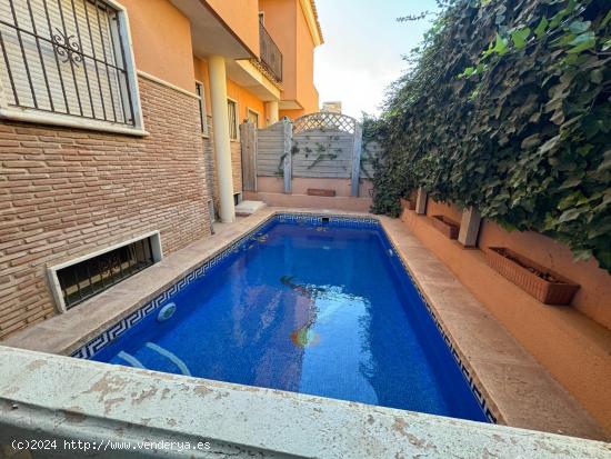 DUPLEX FRENTE AL MAR, EN MUY BUEN ESTADO CON PISCINA PROPIA, NO LO DEJES ESCAPAR!!! - ALICANTE