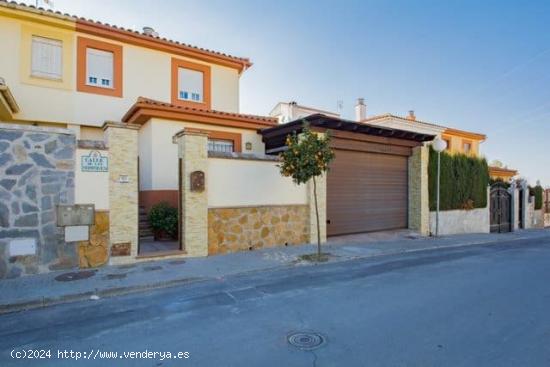 Chalet en Monteluz con Piscina Propia - GRANADA