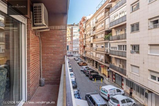 Pisazo con 6 dormitorios y 3 baños en calle Ancha de Gracia - GRANADA