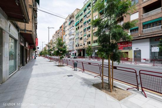  LOCAL COMERCIAL EN CALLE ARABIAL - GRANADA 