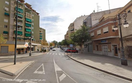 CASA, LOCAL, PARCELA EDIFICABLE EN LA CALLE LUIS BARCALA DE ORIHUELA. DISPONE DE 90 METROS CUADRADOS