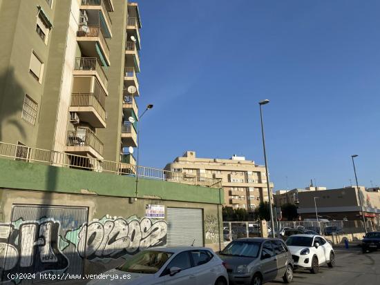 BAJO COMERCIAL JUNTO A BURGUER KING DE LA AVENIDA DE LA ESTACIÓN. DISPONE DE 70 METROS CUADRADOS Y 