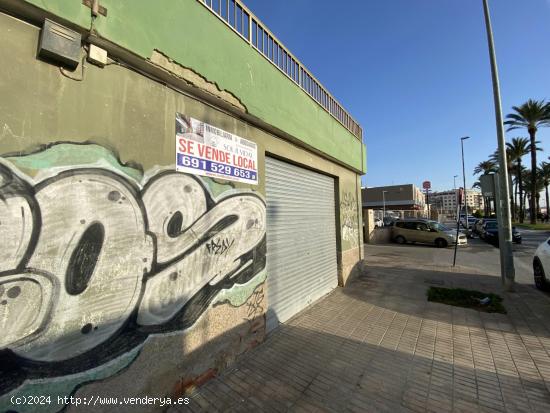 BAJO COMERCIAL JUNTO A BURGUER KING DE LA AVENIDA DE LA ESTACIÓN. DISPONE DE 70 METROS CUADRADOS Y 