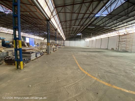  NAVE INDUSTRIAL EN ORIHUELA. DISPONE DE 11.000 M2 DE PARCELA Y 2.500 M2 CONSTRUIDOS . - ALICANTE 