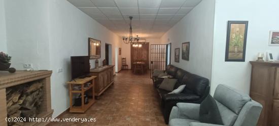 Se Vende en Rociana del Condado - HUELVA