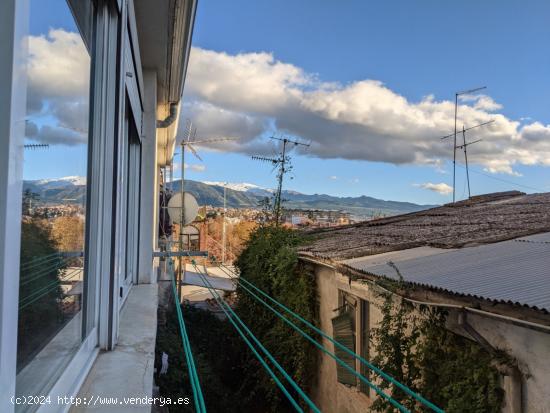 Bajo con terraza acristalada de 2 habitaciones en el barrio del Realejo - GRANADA