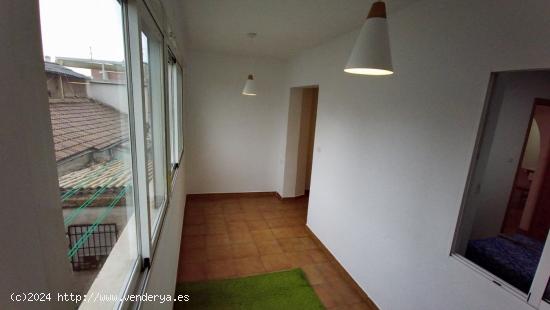 Bajo con terraza acristalada de 2 habitaciones en el barrio del Realejo - GRANADA