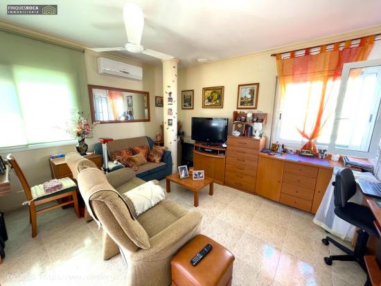 Casa de Planta Baja y dos Plantas Altas, de 4 Dormitorios, 3 Baños, y Terraza de 35 m2 - TARRAGONA