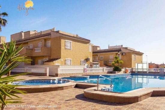 ¡Super Precio! Espectacular bungalow con gigantesco solarium privado en urbanización con piscina -