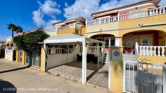 ADOSADO EN ORUHUELA COSTA. 3 DORM. 2 BAÑOS. PISCINA COMUNITARIA. - ALICANTE