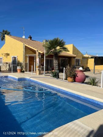 CHALET CON PARCELA Y PISCINA EN ZONA TRANQUILA DE LORQUI, MUY CERCA DE LA AUTOVIA. - MURCIA