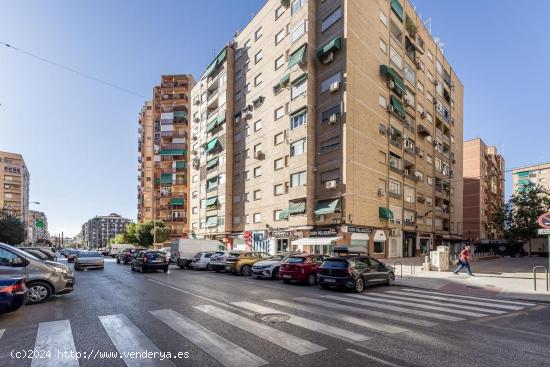  Excelente local en pleno corazón de Av. América. - GRANADA 