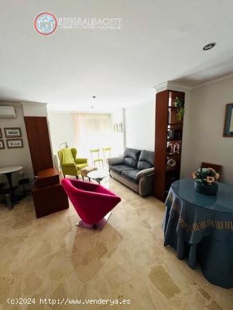 SE ALQUILA COQUETO Y ACOGEDOR APARTAMENTO DUPLEX EN ZONA CENTRO  API LUNA CONTIGO ENCONTRANDO HOGAR 