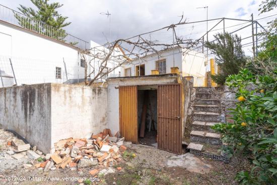 CASITA DE CAMPO A REFORMAR CON ALBERCA - MALAGA