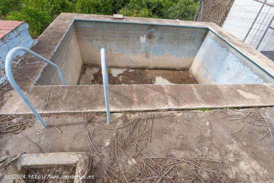 CASITA DE CAMPO A REFORMAR CON ALBERCA - MALAGA