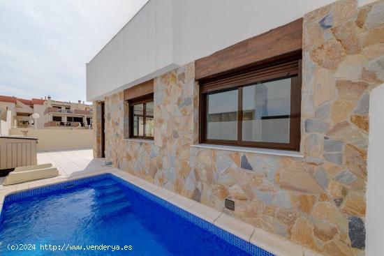 ¡Oportunidad única en Orihuela Costa, zona Lomas de Cabo Roig! 3 Dormitorios, 2 Baños, Piscina pr