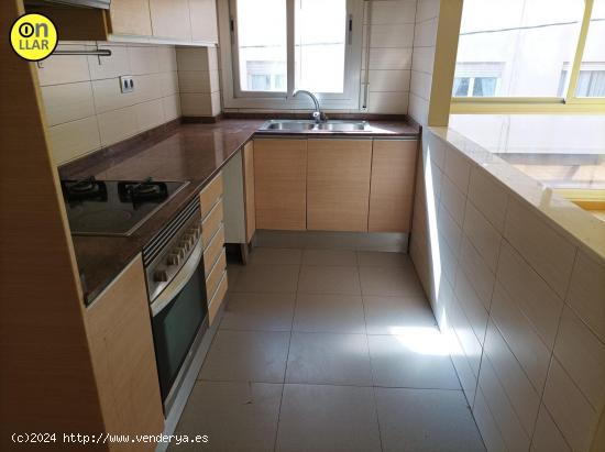 DÚPLEX CON 4 HAB, 2 BAÑOS, BALCÓN, TERRAZA, CENTRÍCO - BARCELONA