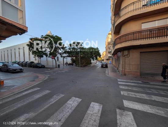 Piso Alquiler junto a la Plaza de Toros - Cochera privada (2 coches) - ALMERIA