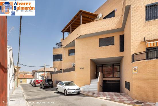 Vivienda Independiente en Planta Baja con Amplio Patio y Terraza - GRANADA