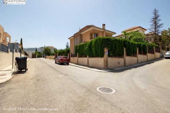 CHALET EN URBANIZACIÓN SANTA MARTA. GÓJAR. - GRANADA