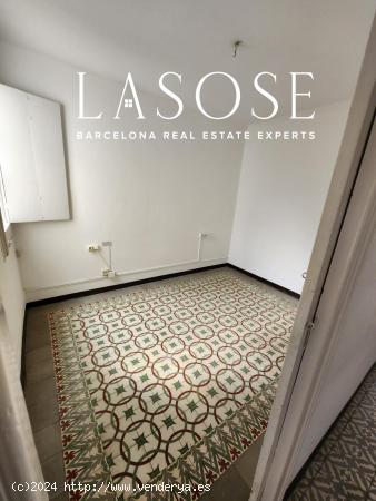 Piso para reformar en Eixample - BARCELONA