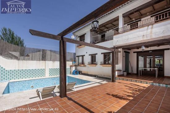 MARAVILLOSA CASA EN LÁCHAR CON 4 HABITACIONES, 4 BAÑOS, PISCINA Y AMPLIO GARAJE. - GRANADA