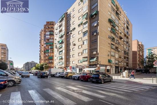 Excelente local en pleno corazón de Av. América. - GRANADA