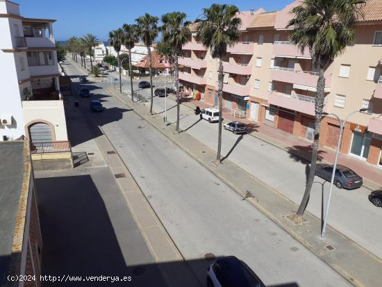 Estas buscando alquiler vacacional en Urb. La Laguna, con piscina y cochera?? - CADIZ