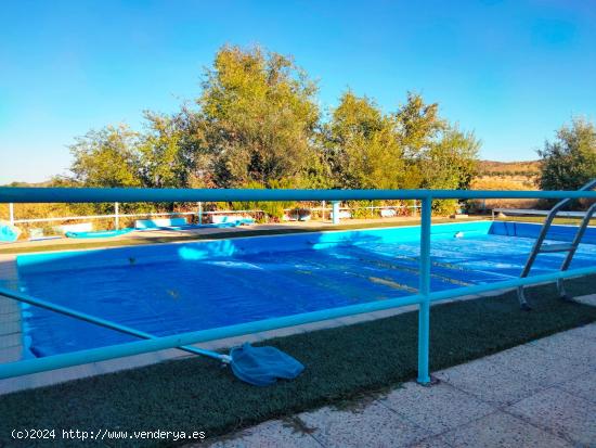 Chalet independiente de 220 m2 con piscina y barbacoa, en finca de 20.703m en Noblejas (Toledo) - TO