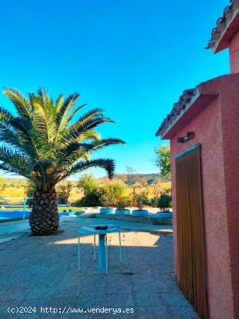 Chalet independiente de 220 m2 con piscina y barbacoa, en finca de 20.703m en Noblejas (Toledo) - TO