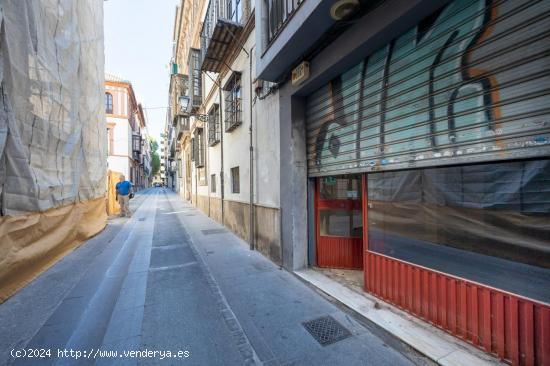 estupendo local comercial con persiana a dos calles Buensuceso y Paz - GRANADA