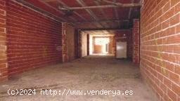 Local Comercial en bruto de 199 m2 en Ugena. Tiene una fachada de 2.50 m y dispone salida de humos. 