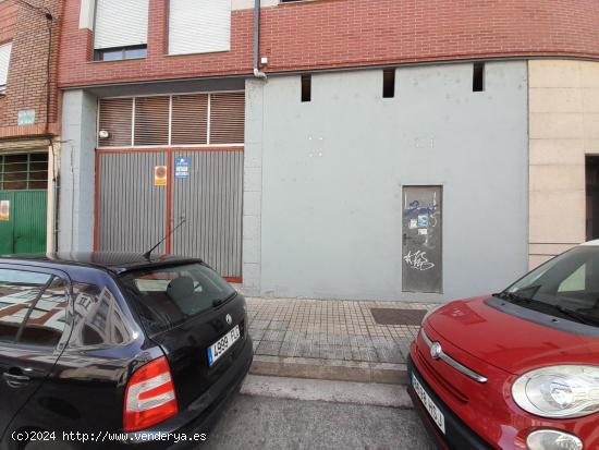 SE VENDE LOCAL DE 120 M2 EN ZONA ALTA DE PONFERRRADA - LEON