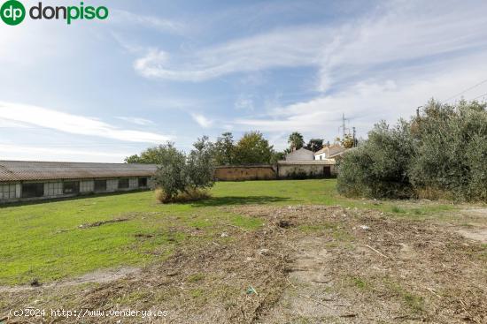 ¿Te falta espacio o lo tuyo es la Agricultura?. Suelo rustico con 6800 metros cuadrados y 2 naves. 