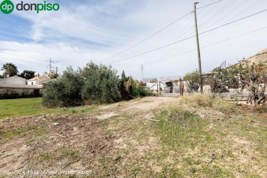 ¿Te falta espacio o lo tuyo es la Agricultura?. Suelo rustico con 6800 metros cuadrados y 2 naves. 