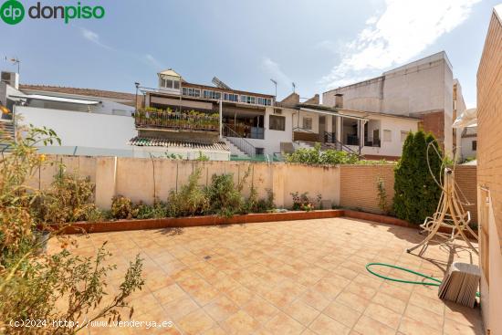 Vivienda Independiente en Planta Baja con Amplio Patio y Terraza - GRANADA