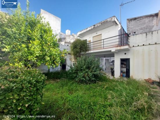  CASA CON JARDÍN EN EL CENTRO - CADIZ 