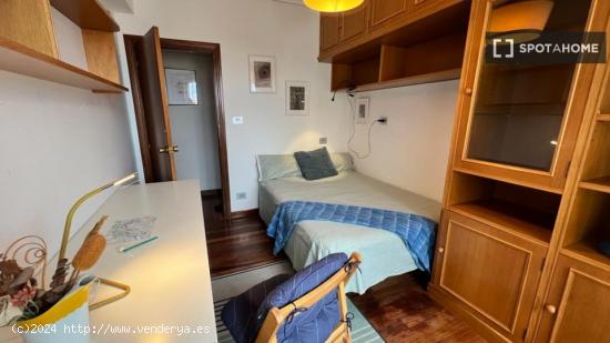 Habitación privada con calefacción en apartamento de 5 dormitorios en Begoña - VIZCAYA