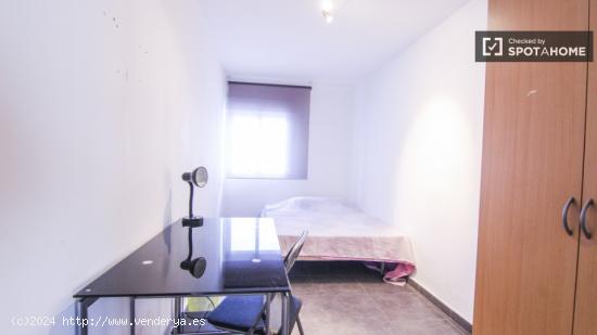 Cómoda habitación con escritorio en piso compartido, Benimaclet. - VALENCIA