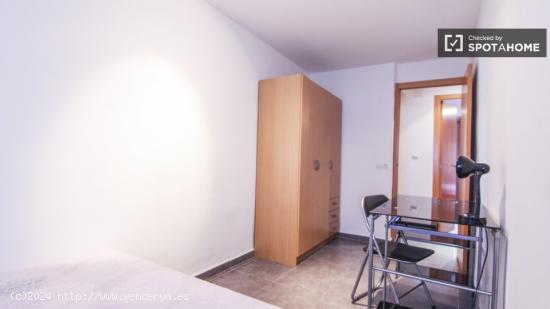 Cómoda habitación con escritorio en piso compartido, Benimaclet. - VALENCIA