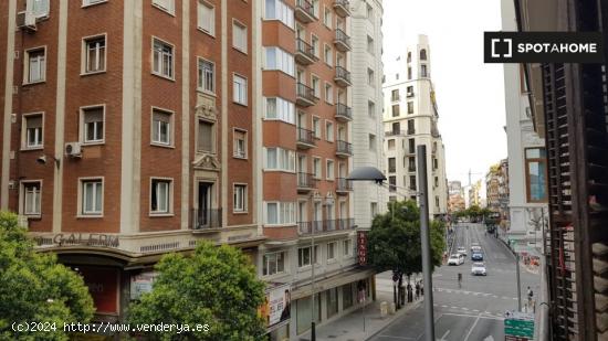 Habitación en piso compartido en madrid. - MADRID