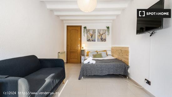 ¡Habitaciones en alquiler en un apartamento de 5 habitaciones en Barcelona! - BARCELONA